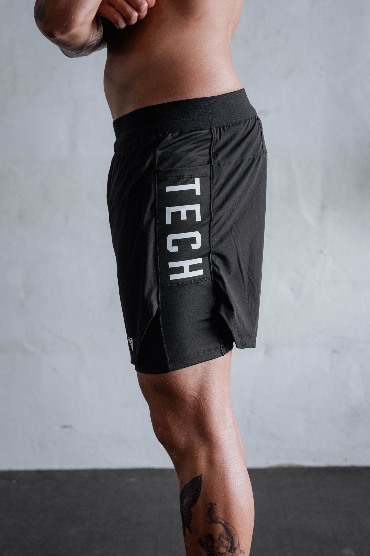 HYBRID SHORT - BLACK