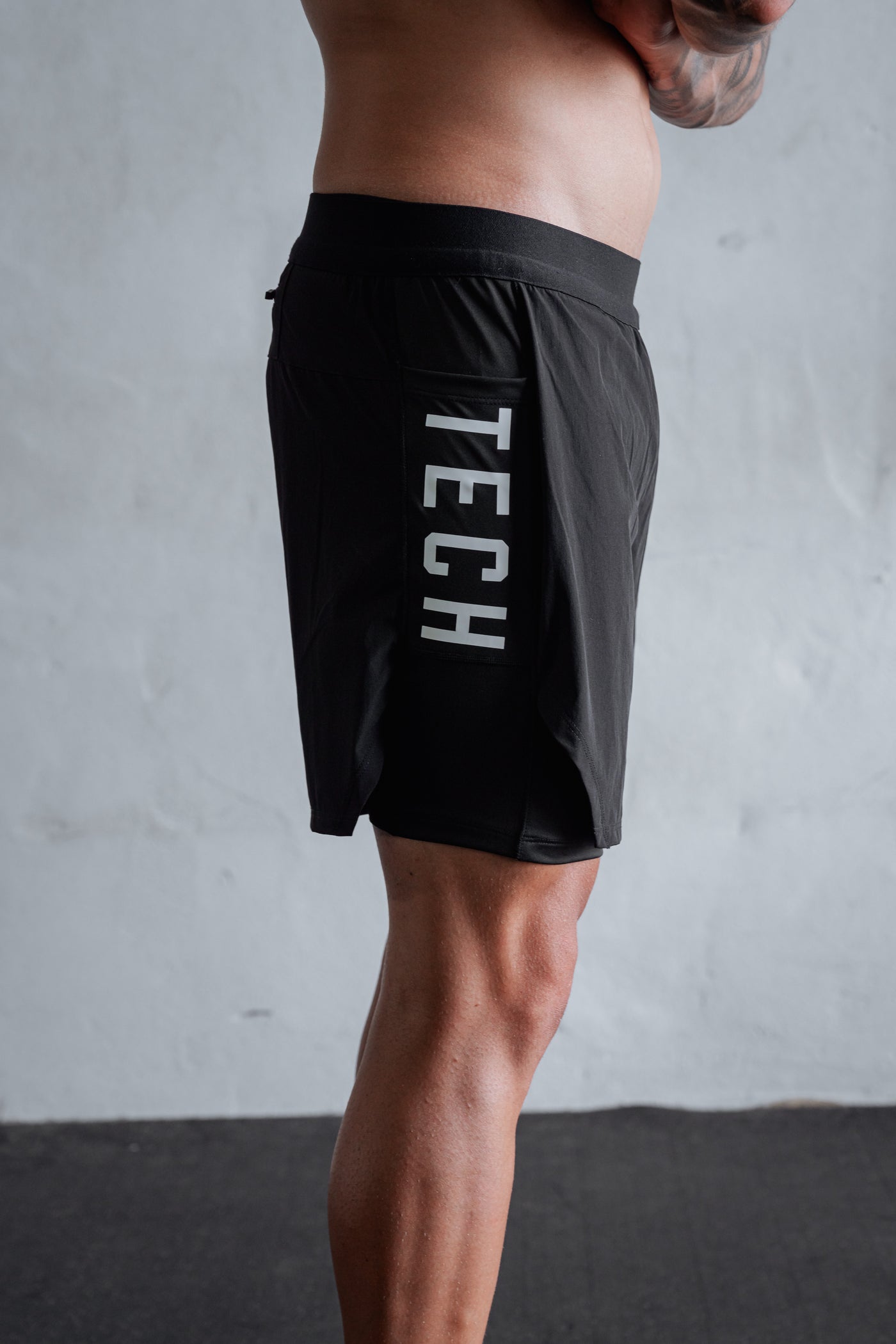 HYBRID SHORT - BLACK