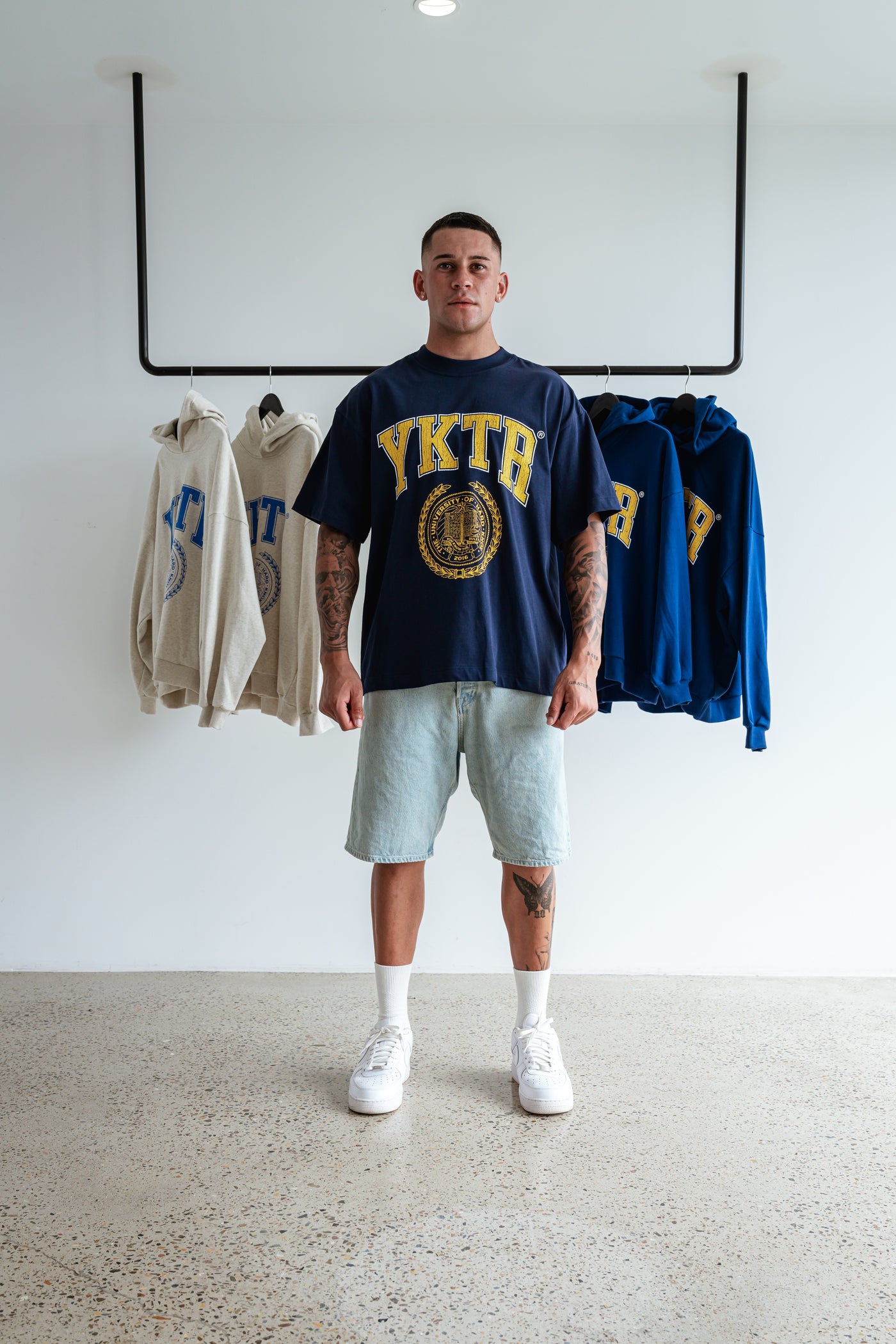 VARSITY CREST O/S TEE - NAVY